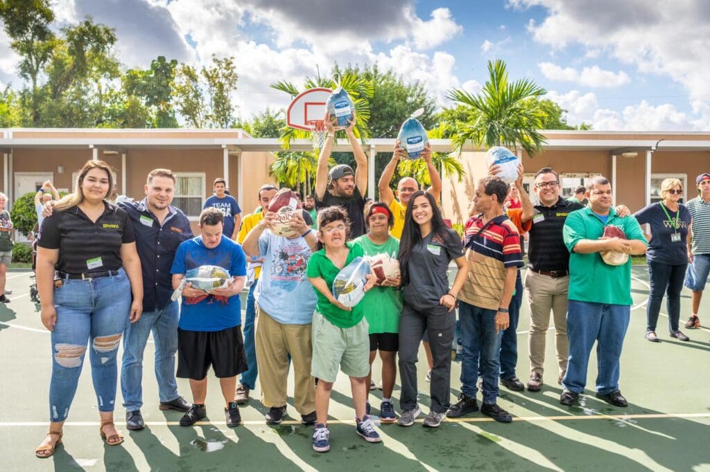Petland Miami Donates Turkeys to Families