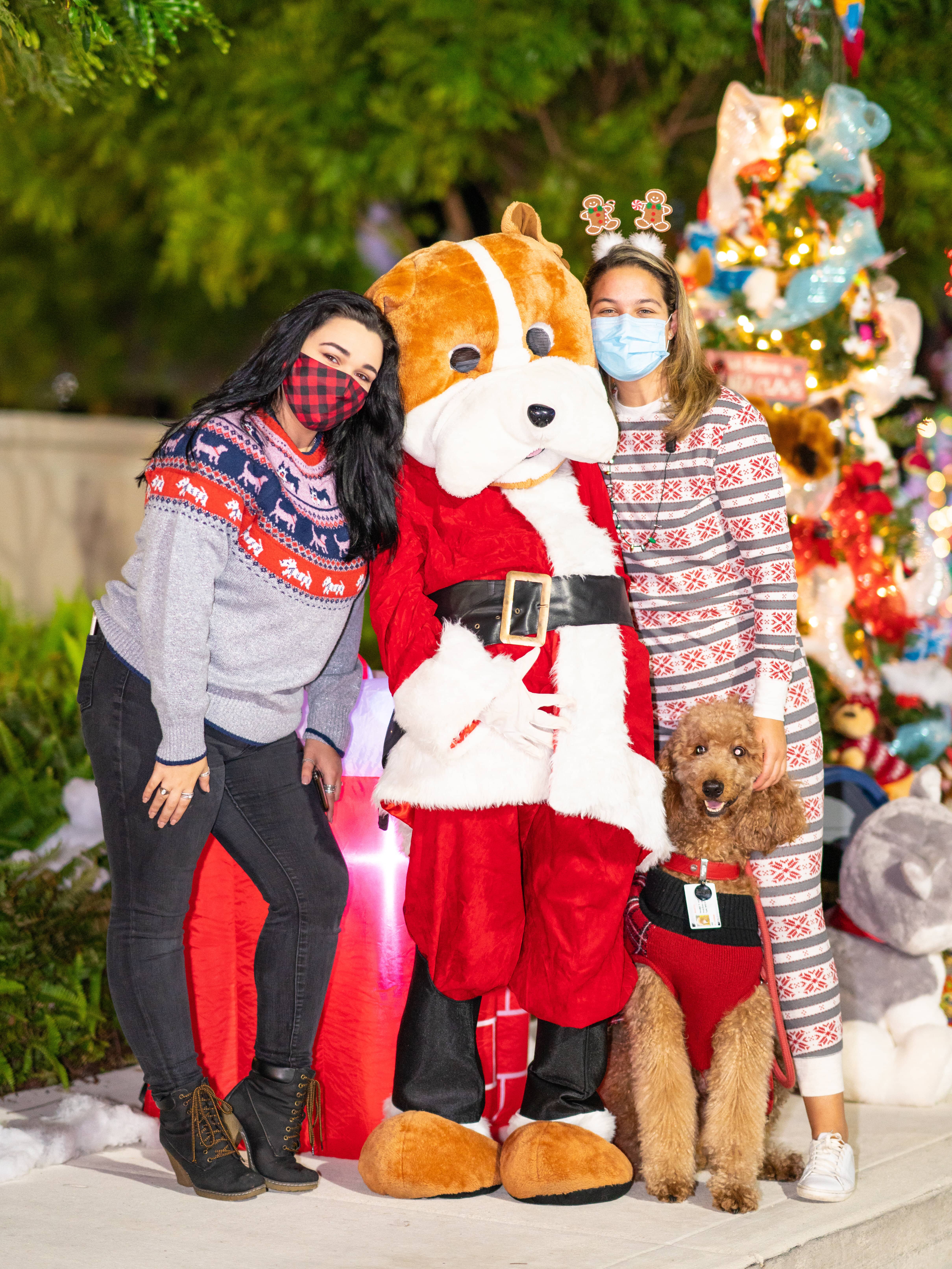Petland Hosts Drive-Thru Holiday Open House