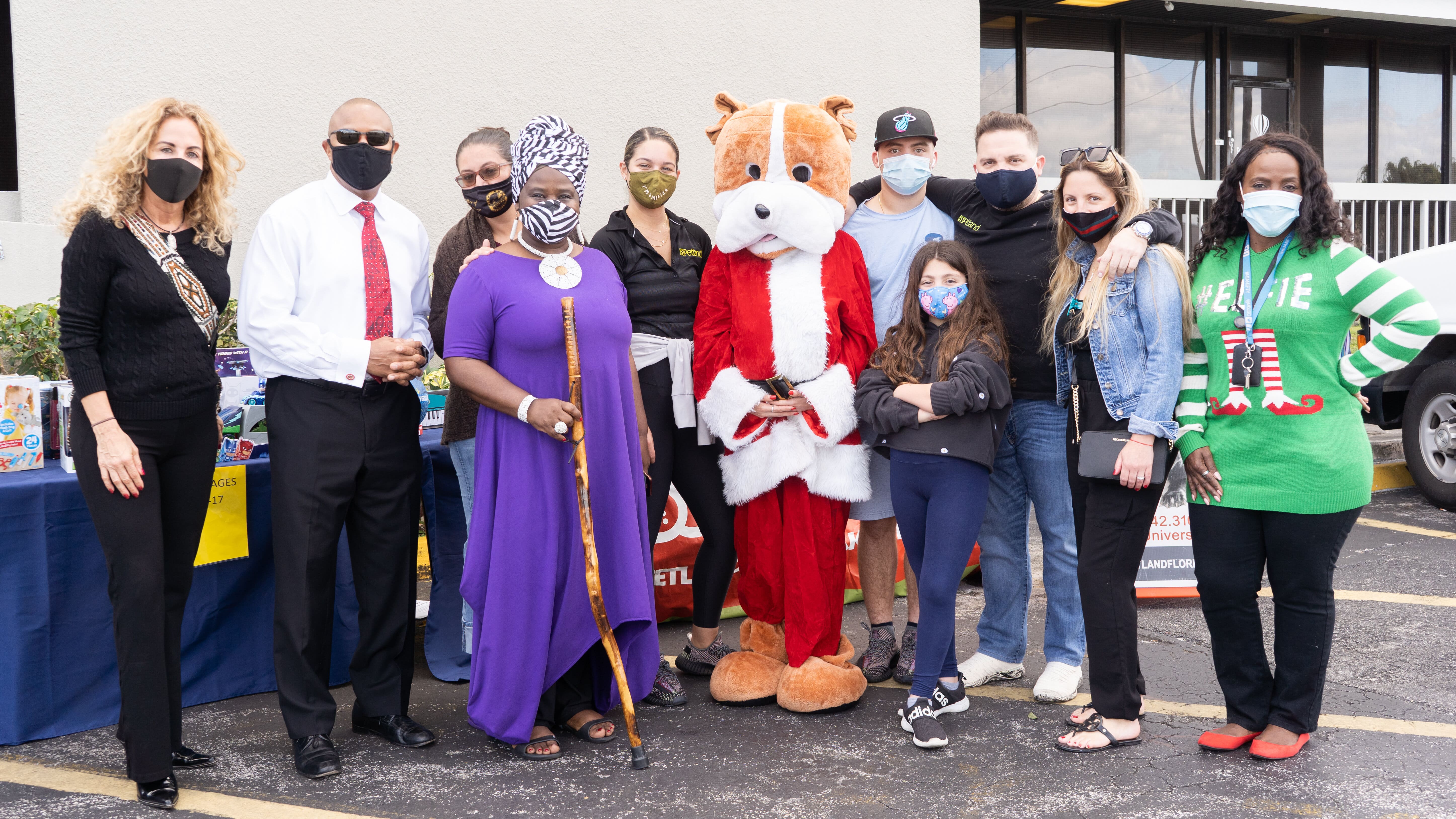 Petland Miami Holds Mayor’s Toy Drive